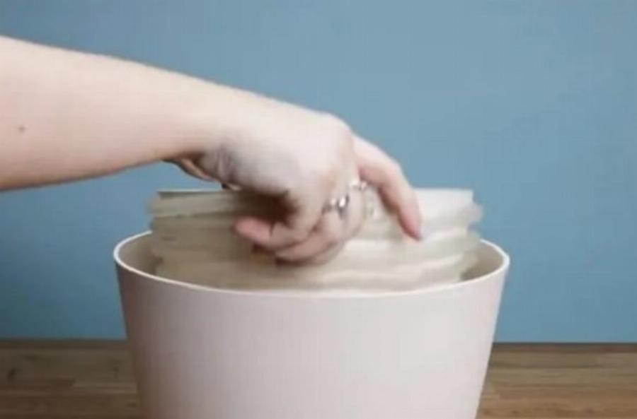 Ο τρόπος για να φτιάξετε φωτιζόμενες γλάστρες για μια ονειρεμένη ατμόσφαιρα στο μπαλκόνι ή την αυλή σας