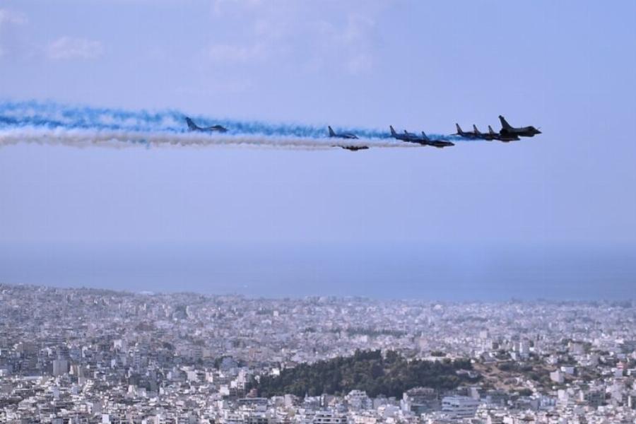 «Ο μπαμπάς μου είναι εκεί» – Η μικρούλα που έκλεψε καρδιές στην Τανάγρα στην άφιξη των Rafale