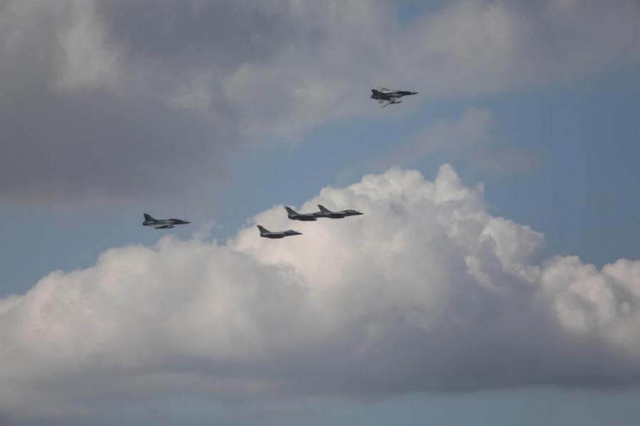«Καλωσορίσατε στο σπίτι σας, καλές προσγειώσεις πάντα με ασφάλεια»: Έφτασαν τα Rafale στην Ελλάδα