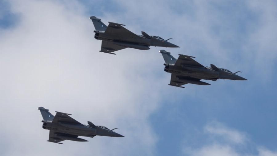 «Καλωσορίσατε στο σπίτι σας, καλές προσγειώσεις πάντα με ασφάλεια»: Έφτασαν τα Rafale στην Ελλάδα