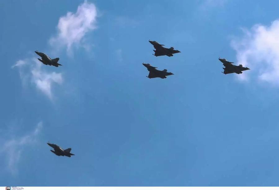 «Καλωσορίσατε στο σπίτι σας, καλές προσγειώσεις πάντα με ασφάλεια»: Έφτασαν τα Rafale στην Ελλάδα