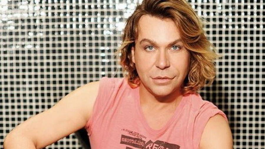 Τρύφωνας Σαμαράς: Η χρέωση των 3.000€ για ένα χτένισμα, η παιδική ηλικία και ο αδελφός του Γιώργος, που του μοιάζει πολύ