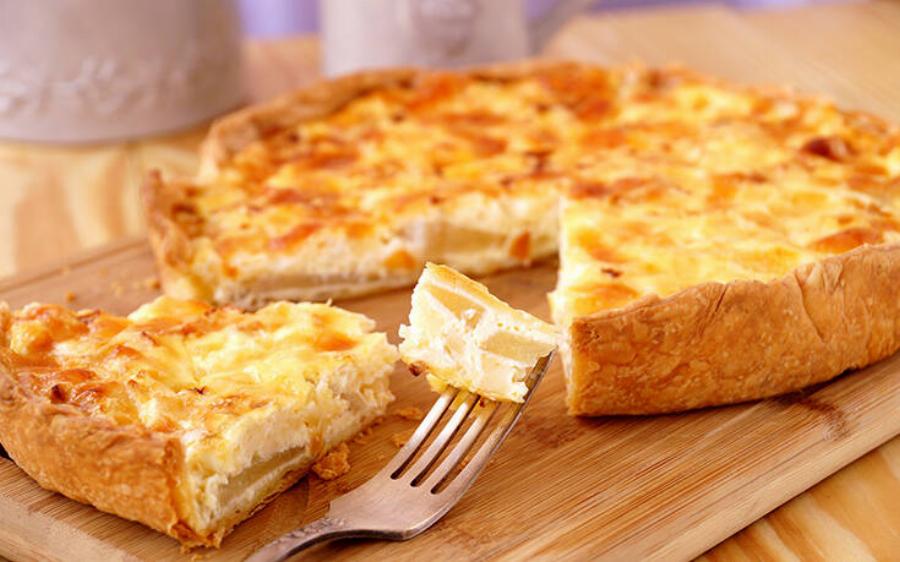 Συνταγή για αφράτη τυρόπιτα με γιαούρτι, χωρίς φύλλο