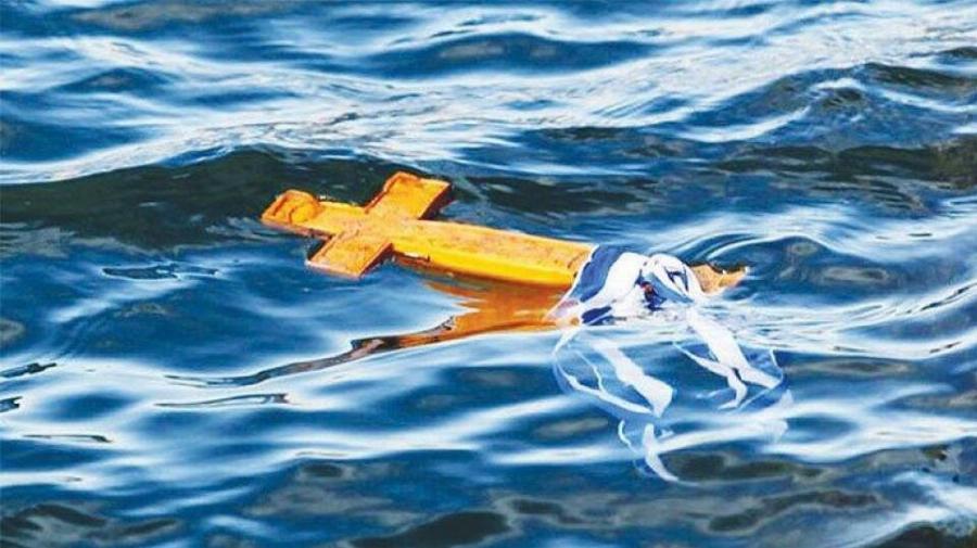 Τι γιορτάζουμε τα Θεοφάνεια; Γιατί λέγονται και Φώτα, ποια τα έθιμα και τα κάλαντα