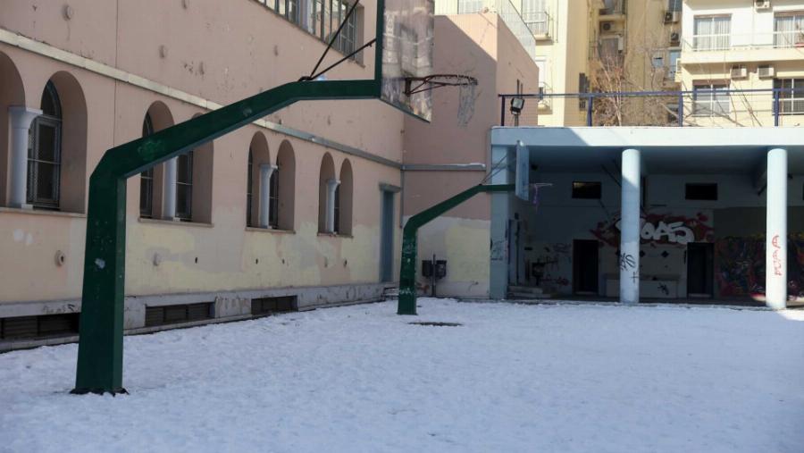 “Τηλεκπαίδευση ΔΕΝ ξανακάνουμε γιατί με τα 200€ που μας πετάτε, δεν αγοράζουμε ούτε μικρόφωνο”