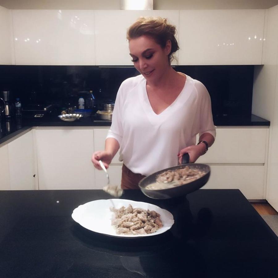 Στεφανίδου – Ευαγγελάτος: Το πανέμορφο σπίτι στην Κηφισιά, η λαμπερή κρεβατοκάμαρα και η μεγάλη κουζίνα