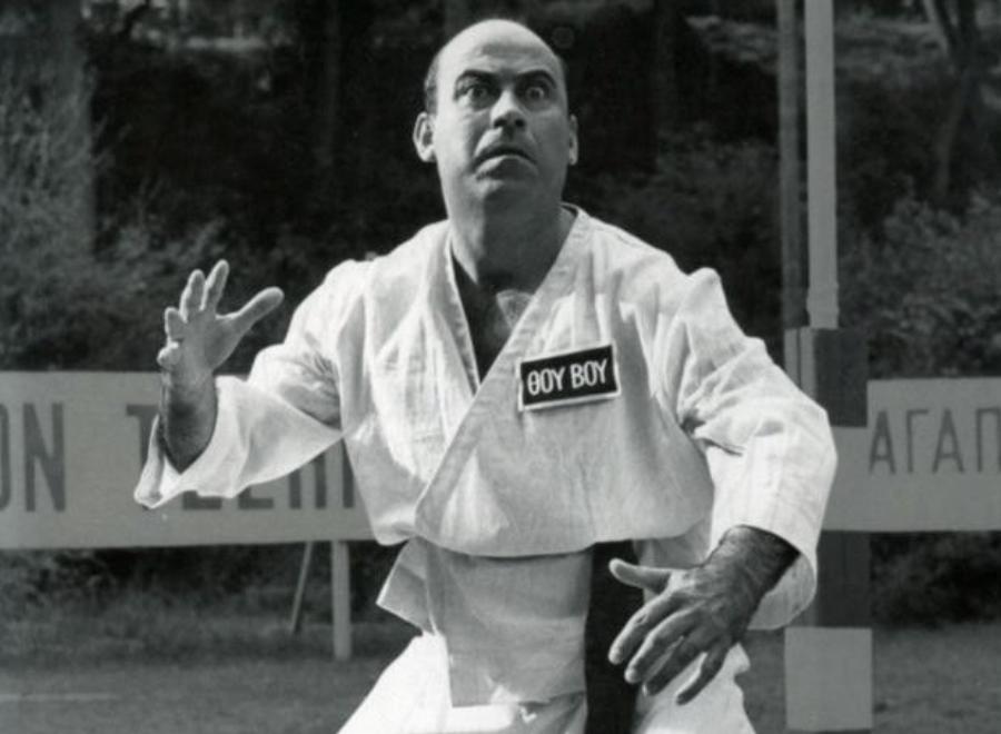 Θανάσης Βέγγος: Η Μακρόνησος, οι θρυλικές ατάκες, η χρεοκοπία και το πλήθος κόσμου για το τελευταίο αντίο