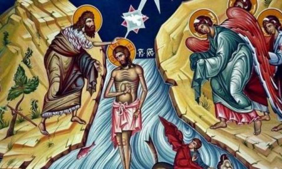 Συγκινητικές στιγμές στην Πάτρα: Έπιασε τον Σταυρό, αλλά χάρισε το δώρο στην 9χρονη που βούτηξε μαζί τους