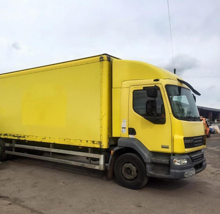 Αγόρασαν παλιό φορτηγό με 4.000€ και το μεταμόρφωσαν στο σπίτι των ονείρων τους: Το πολυτελές εσωτερικό του εντυπωσιάζει