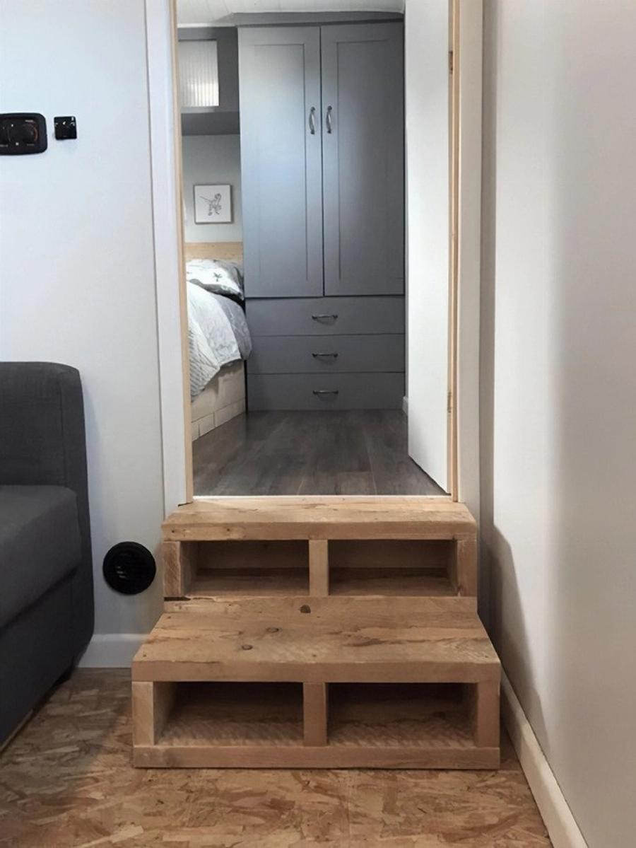 Αγόρασαν παλιό φορτηγό με 4.000€ και το μεταμόρφωσαν στο σπίτι των ονείρων τους: Το πολυτελές εσωτερικό του εντυπωσιάζει