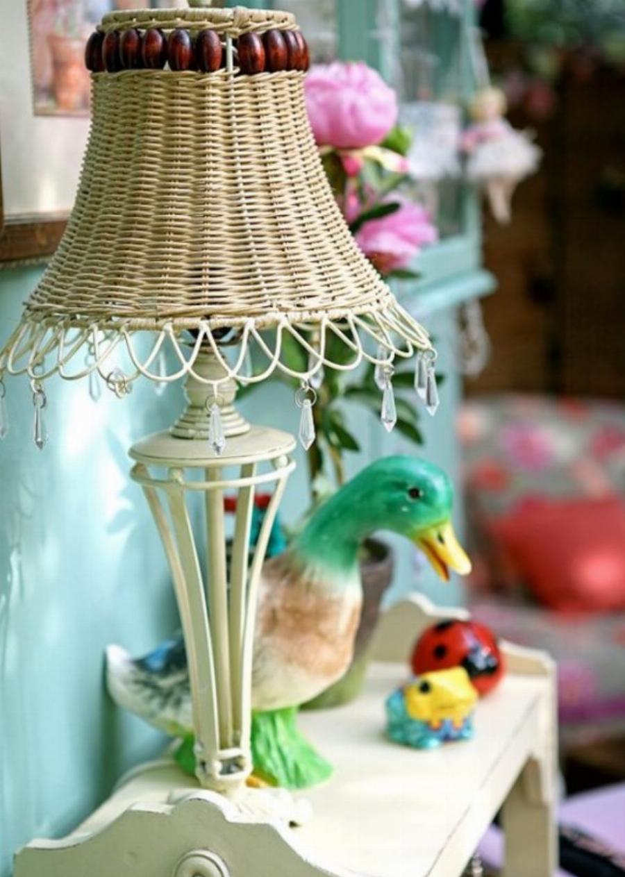 Το παραμυθένιο «μικρό σπίτι στο λιβάδι» βρίσκεται στο κέντρο της Αθήνας και το εσωτερικό του θυμίζει όνειρο