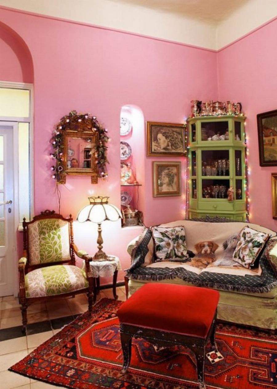 Το παραμυθένιο «μικρό σπίτι στο λιβάδι» βρίσκεται στο κέντρο της Αθήνας και το εσωτερικό του θυμίζει όνειρο