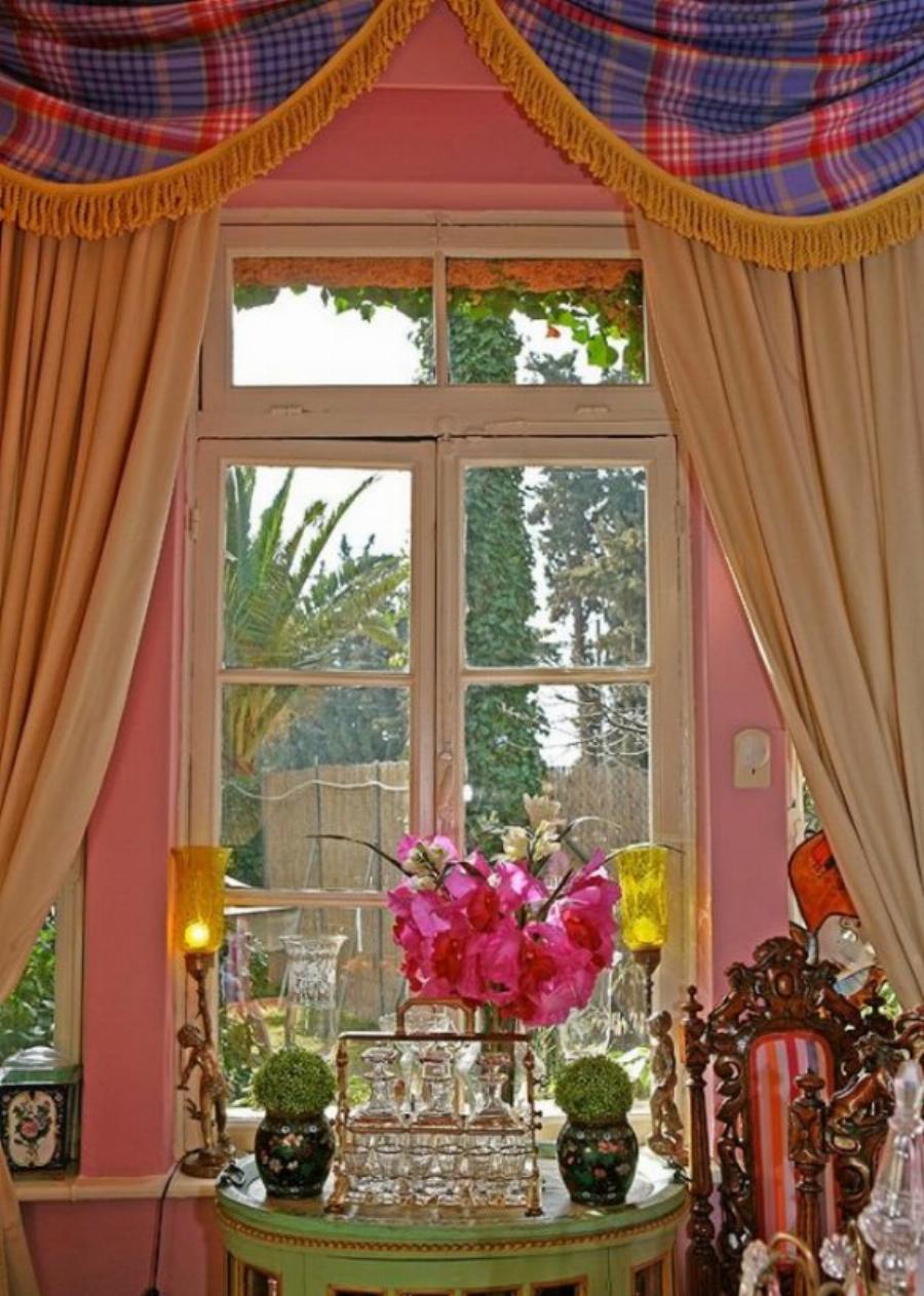 Το παραμυθένιο «μικρό σπίτι στο λιβάδι» βρίσκεται στο κέντρο της Αθήνας και το εσωτερικό του θυμίζει όνειρο