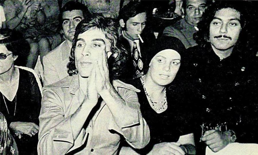 Τόλης Βοσκόπουλος: Ο «Άρχοντας» του ελληνικού τραγουδιού, οι θυελλώδεις έρωτες, η αγάπη του κόσμου και οι ατελείωτες επιτυχίες