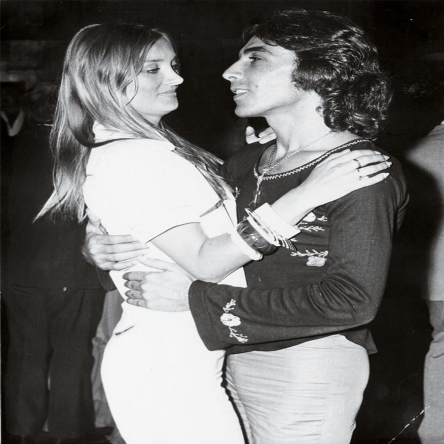 Τόλης Βοσκόπουλος: Ο «Άρχοντας» του ελληνικού τραγουδιού, οι θυελλώδεις έρωτες, η αγάπη του κόσμου και οι ατελείωτες επιτυχίες