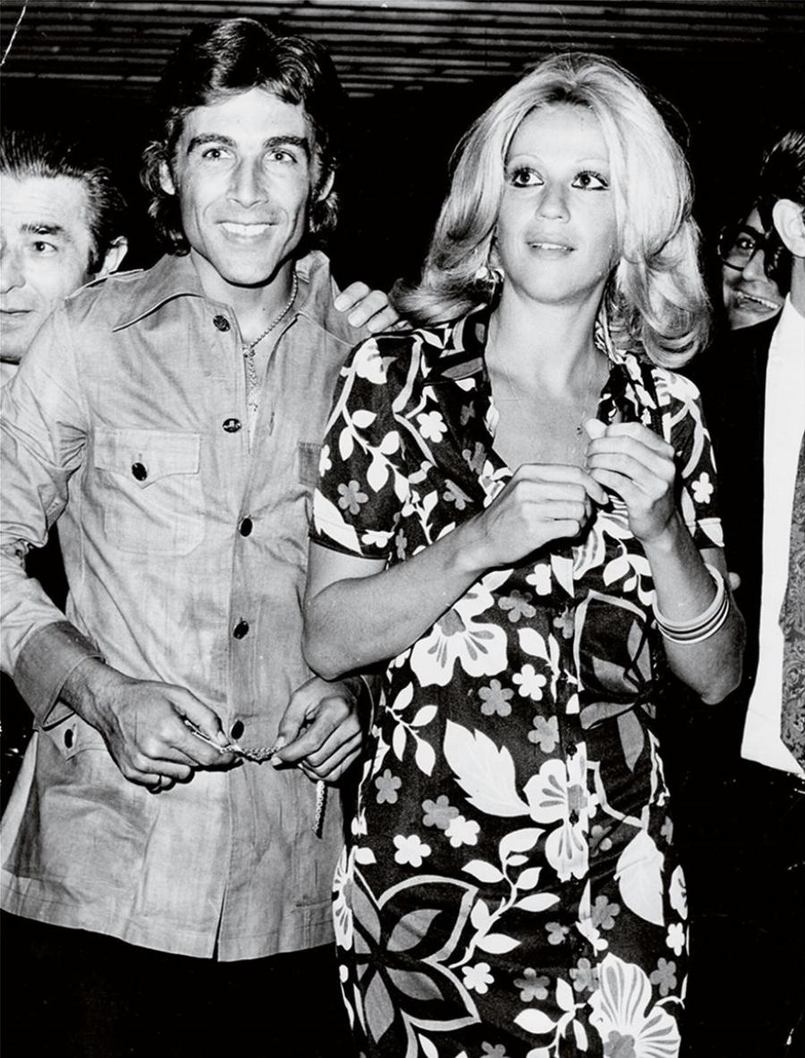 Τόλης Βοσκόπουλος: Ο «Άρχοντας» του ελληνικού τραγουδιού, οι θυελλώδεις έρωτες, η αγάπη του κόσμου και οι ατελείωτες επιτυχίες