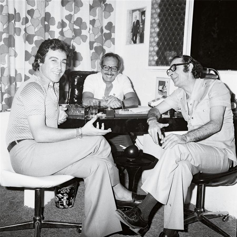 Τόλης Βοσκόπουλος: Ο «Άρχοντας» του ελληνικού τραγουδιού, οι θυελλώδεις έρωτες, η αγάπη του κόσμου και οι ατελείωτες επιτυχίες