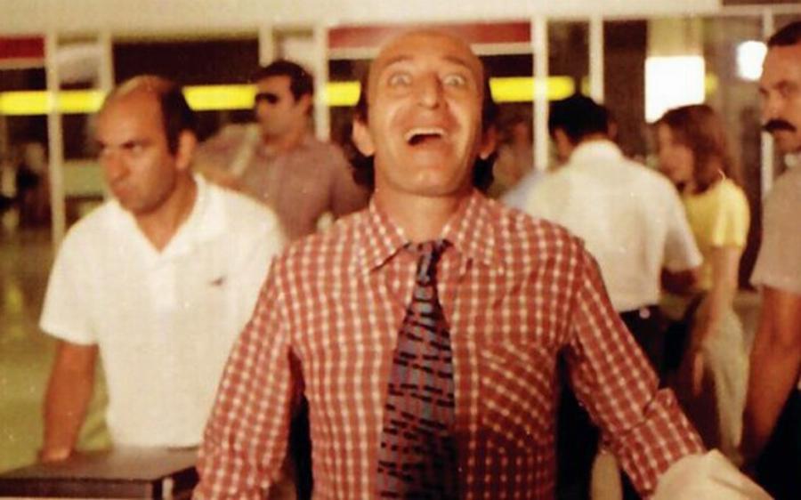 Κώστας Τσάκωνας: Η αναπηρία των αδελφιών του, η δικαστική διαμάχη με τον δήμο Αθηναίων και η απόφαση για απεργία πείνας