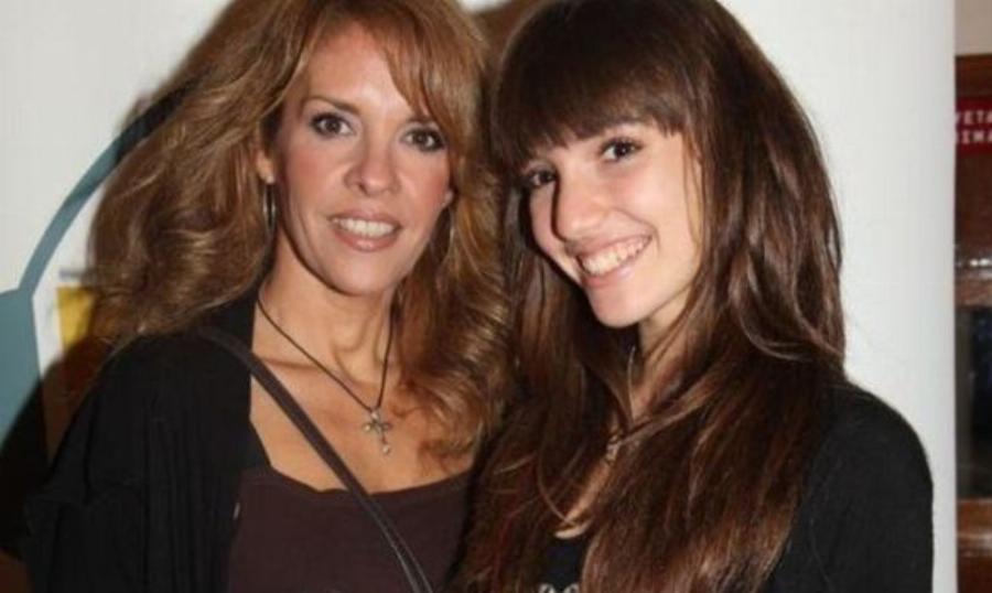 Ελληνίδες διάσημες: Ποιες είναι οι γυναίκες που άφησαν τη δοξασμένη καριέρα τους, για να μεγαλώσουν τα παιδιά τους