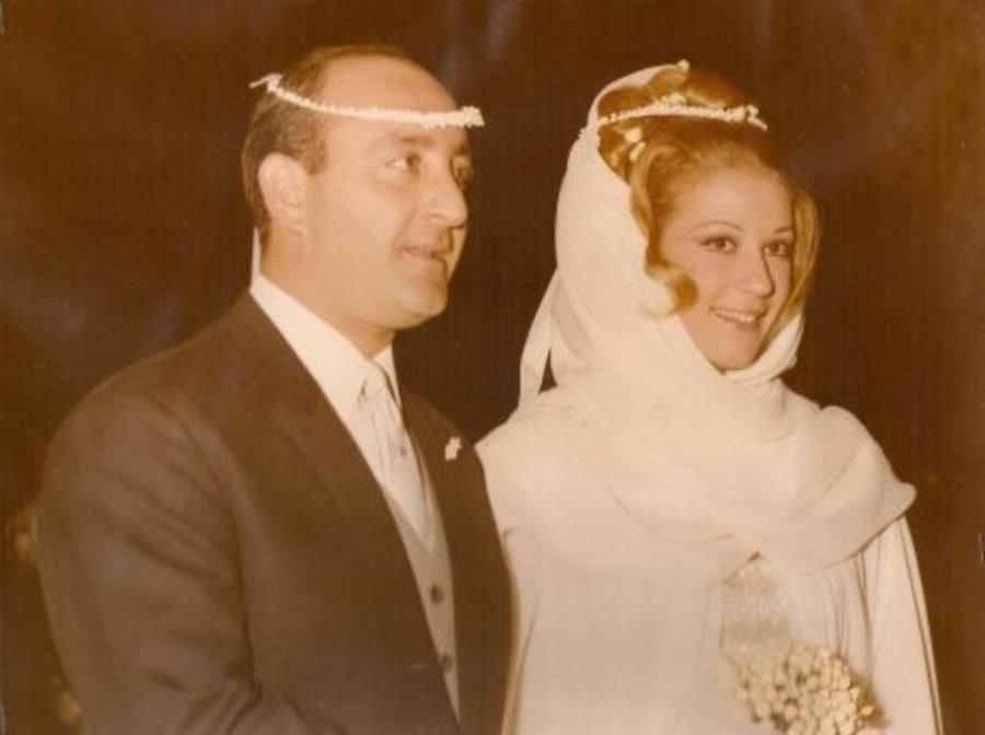 Ζωή Λάσκαρη: Οι σπάνιες εικόνες από τον πρώτο γάμο της με τον Πέτρο Κουτουμάνο και το ονειρεμένο νυφικό