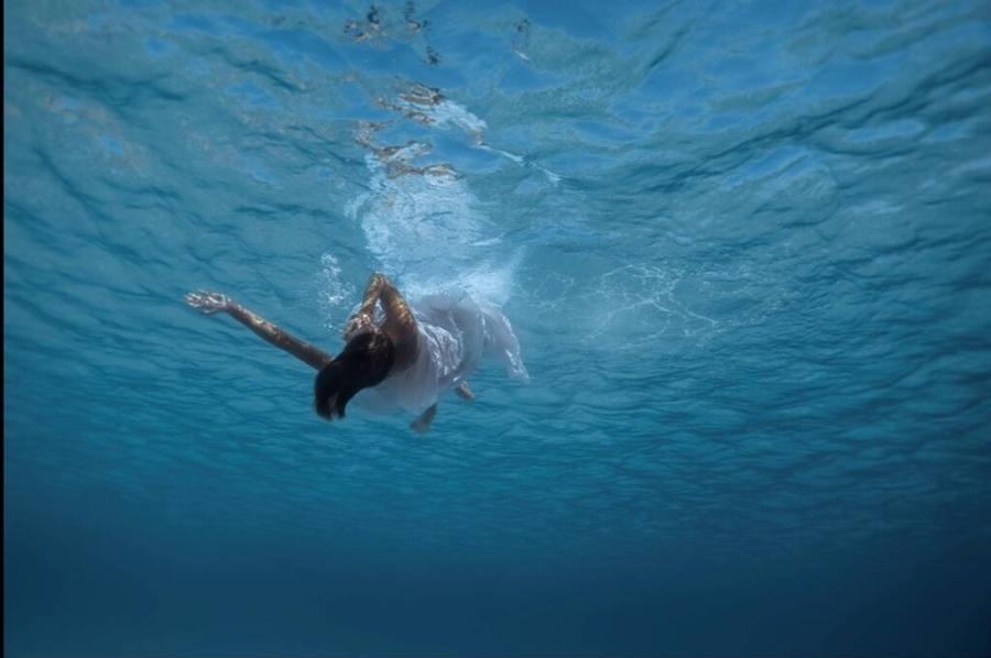 O γιος του Γιάννη Πάριου, Μιχάηλ Βαρθακούρης, παρουσιάζει την πρώτη του φωτογραφική έκθεση