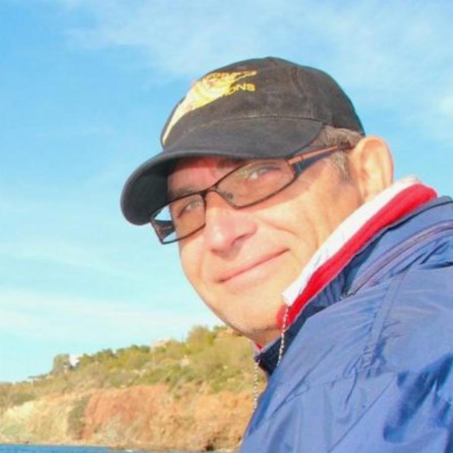 Βασίλης Καΐλας: Το παιδί θαύμα του κινηματογράφου, ο φόβος για δημόσιο φλερτ, το εγγόνι και η σημερινή εικόνα στα 67