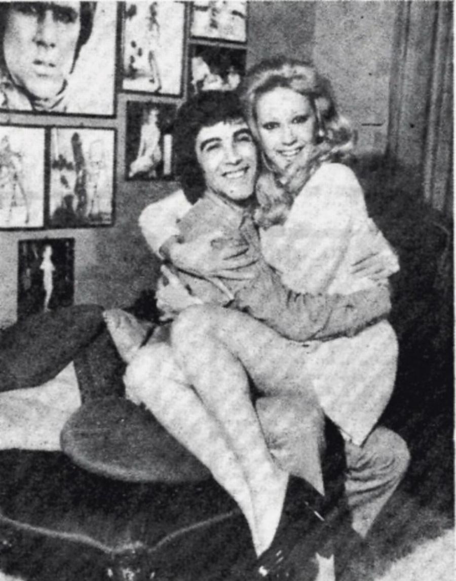 Ζωή Λάσκαρη: Οι σπάνιες εικόνες από τον πρώτο γάμο της με τον Πέτρο Κουτουμάνο και το ονειρεμένο νυφικό