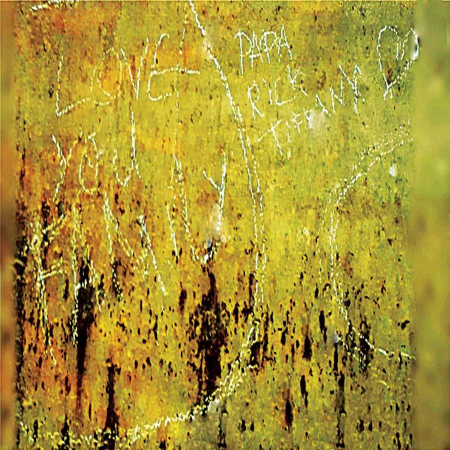 Σοκαριστικές αποκαλύψεις για τον Γάλλο χορευτή στον Πειραιά: Χάραξε τα ονόματα των δολοφόνων του στη δεξαμενή που αργοπέθαινε – Βίντεο ντοκουμέντο