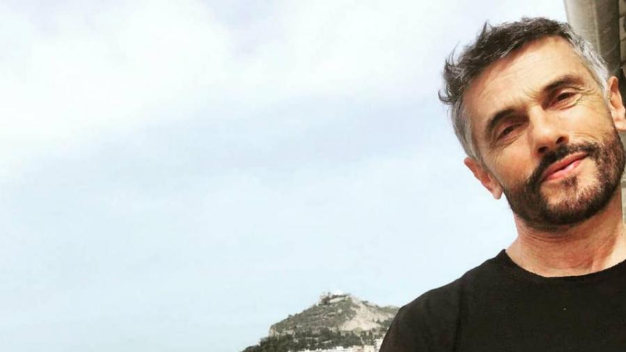 Σταύρος Ζάλμας: Ο καρδιοκατακτητής της τηλεόρασης, η απόσυρση από την δημοσιότητα και η γοητευτική εμφάνιση στα 64 του