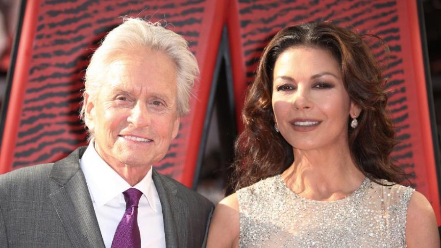 «Η αγάπη χρόνια δεν κοιτά»: Έλληνες διάσημοι και ξένοι που έχουν ως και 50 χρόνια διαφορά ηλικίας με τις συντρόφους τους