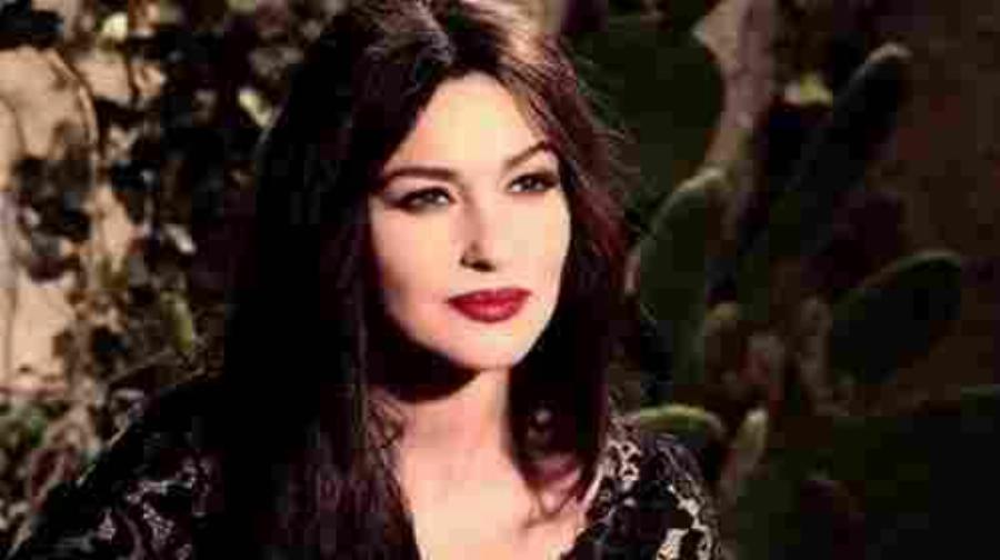 Ντίνα Τριάντη: Ο εφηβικός έρωτας, οερχομός της κόρης της στα 18, η λήξη της καριέρας και η αφαίρεση της ελιάς για να μην την αναγνωρίζουν