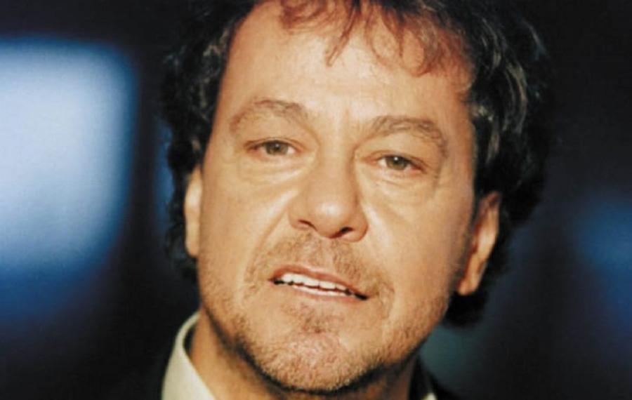 Γιάννης Πάριος: Η νέα σύντροφος του, η προσωπική του ζωή και τα πρώτα του βήματα στην μουσική