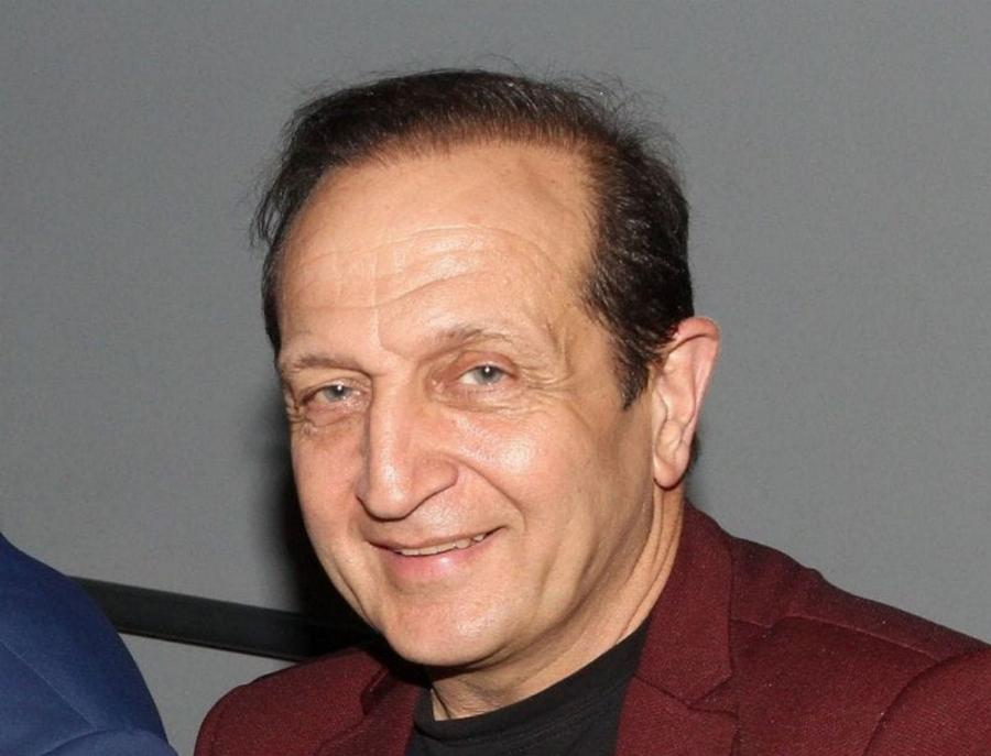 «Πασίγνωστος πρωταγωνιστής δουλεύει ντελίβερι σε πιτσαρία»