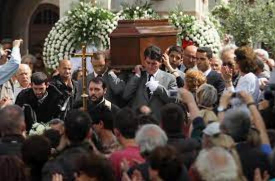 Θανάσης Βέγγος: Η Μακρόνησος, οι θρυλικές ατάκες, η χρεοκοπία και το πλήθος κόσμου για το τελευταίο αντίο