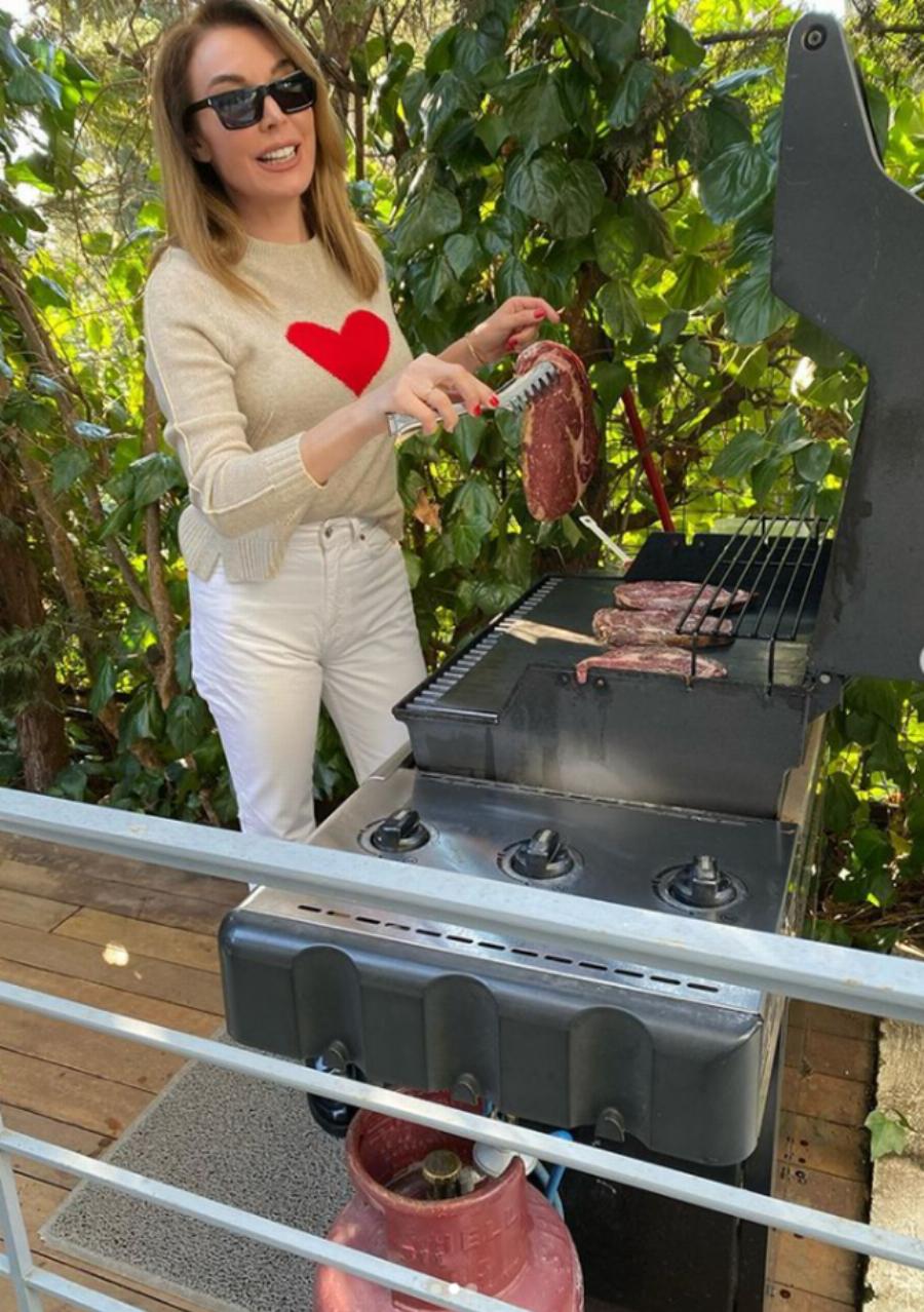 «Εσύ τρως μπριζόλα και ταΐζεις τον λαό σανό»:  Τα αιχμηρά σχόλια κατά της Στεφανίδου στο Instagram