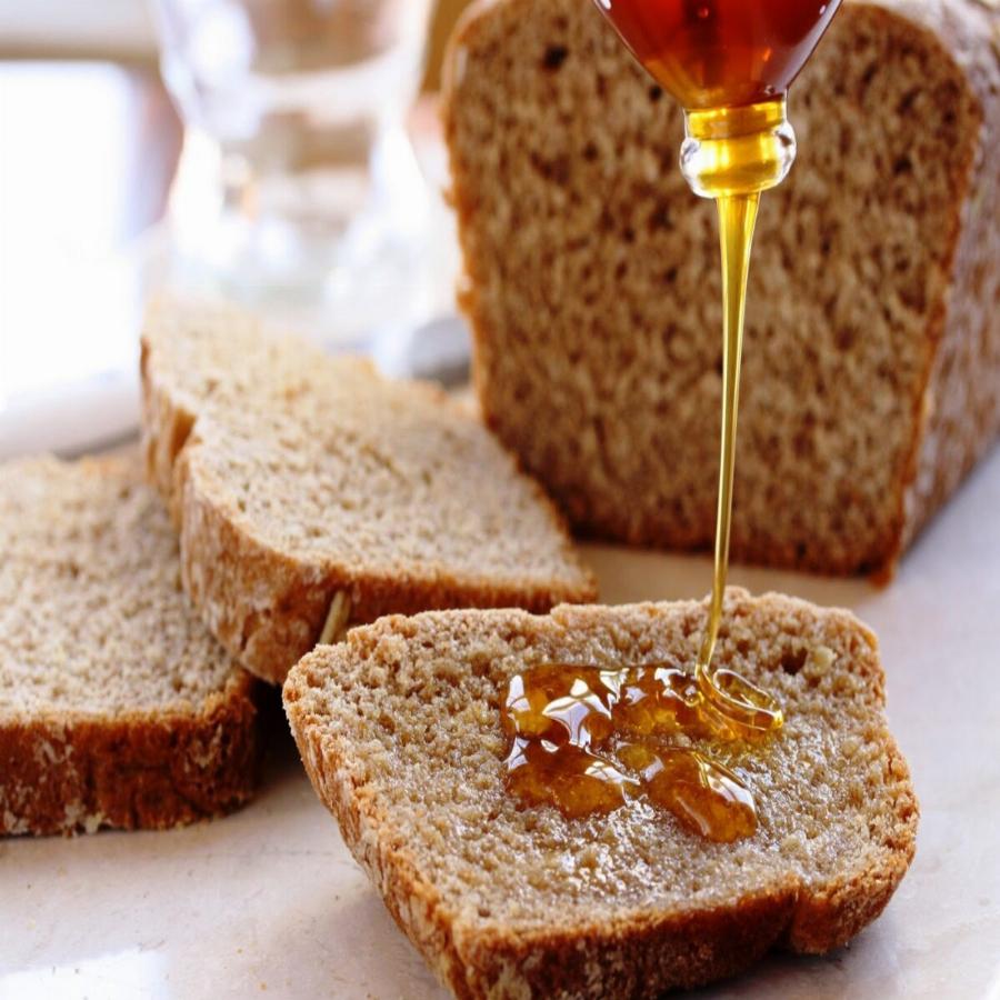 Δυνατό πρωινό: Ο πιο σημαντικός λόγος που πρέπει να αλείφετε το ψωμί με μέλι και κανέλα