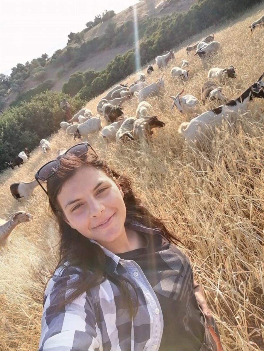 Μαρία Ρέτσα: «Τα γίδια δεν τα αφήνω για όλα τα εκατομμύρια του κόσμου», λέει με περηφάνια η 20χρονη κτηνοτρόφος