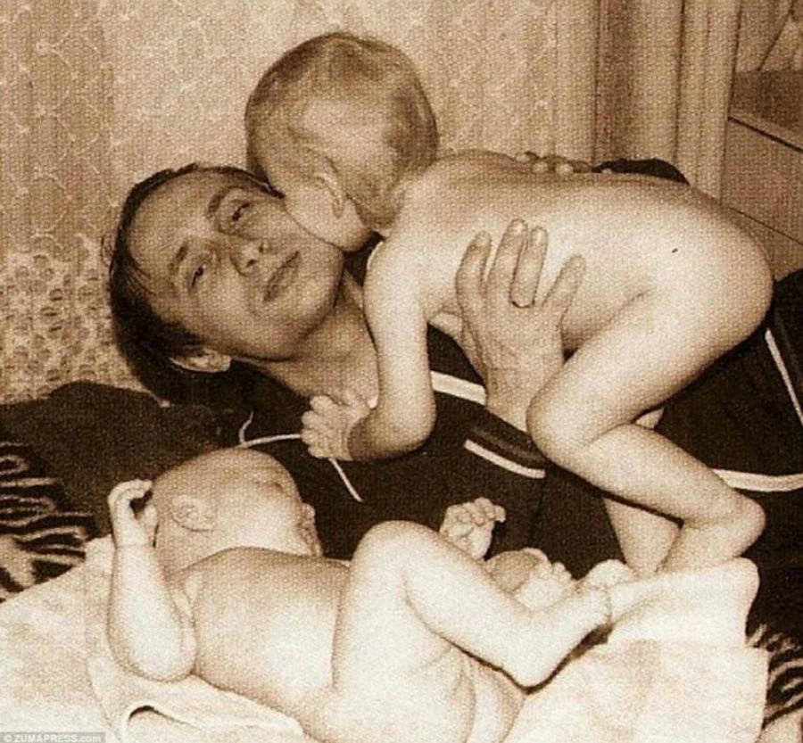 Σπάνιες φωτογραφίες του Βλαντιμίρ Πούτιν πριν γίνει Πρόεδρος, που ήθελε να εξαφανίσει αλλά δεν τα κατάφερε