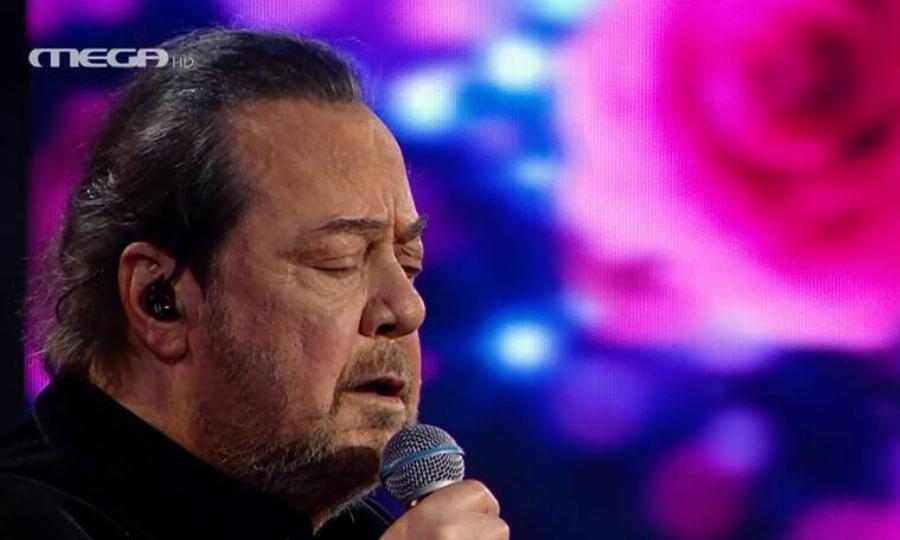 «Ποιος να συγκριθεί μαζί σου»: Μαγεία από τον υπέροχο Γιάννη Πάριο για όλους τους ερωτευμένους