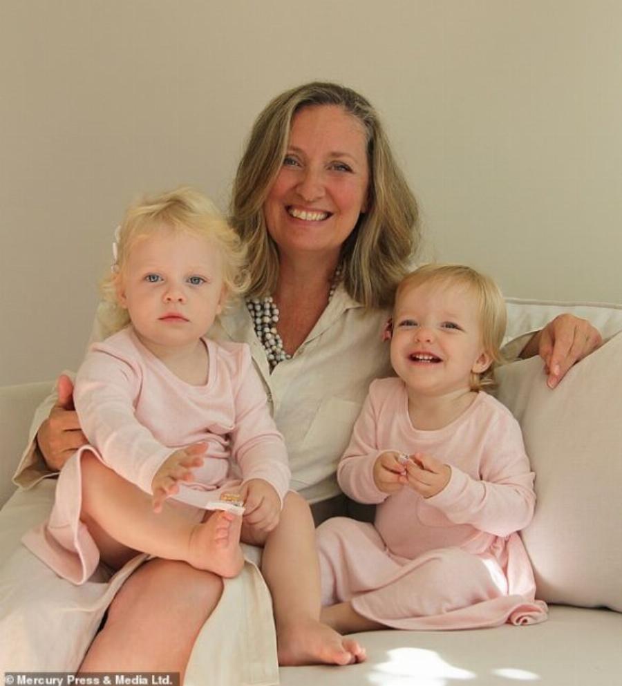 Μητέρα στα 51 στέλνει ένα αισιόδοξο μήνυμα: «Δεν μετανιώνω που έγινα πρώτη φορά μητέρα στα 51 κι ας μου λένε κάποιοι ότι είμαι μεγάλη»