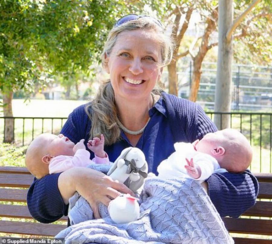 Μητέρα στα 51 στέλνει ένα αισιόδοξο μήνυμα: «Δεν μετανιώνω που έγινα πρώτη φορά μητέρα στα 51 κι ας μου λένε κάποιοι ότι είμαι μεγάλη»