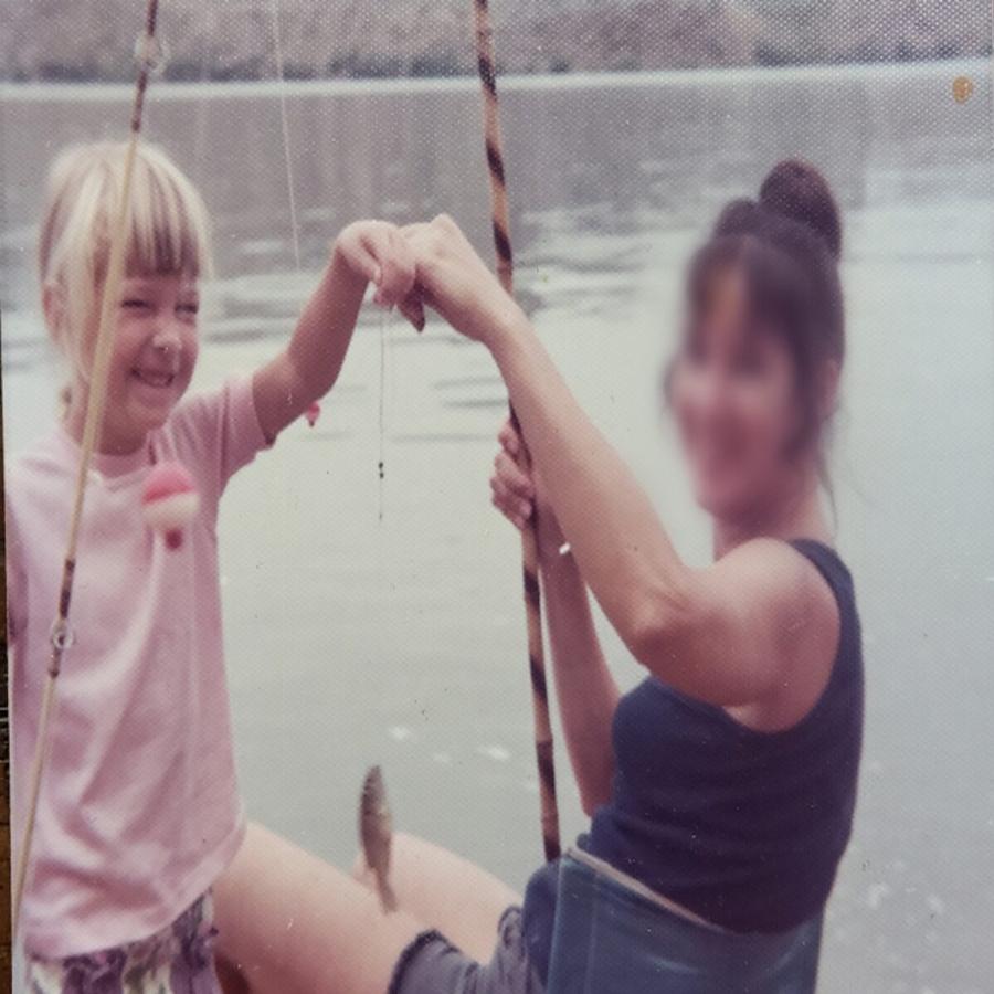 «Η μητέρα μου, μου έδινε λάθος φάρμακα για με αρρωστήσει και προσπάθησε να κάνει το ίδιο και στον αδελφό μου»