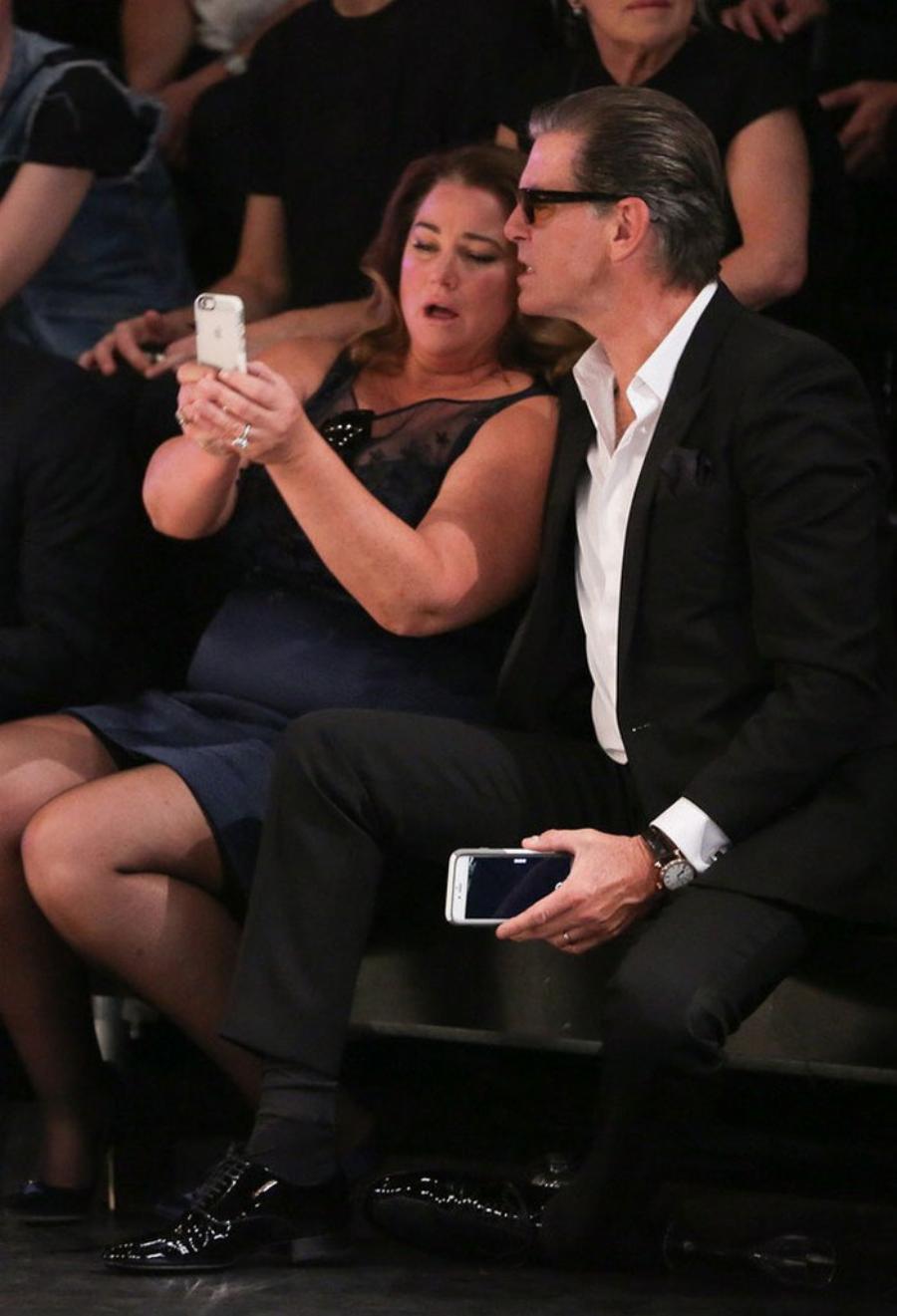 Ο Πιρς Μπρόσναν με τη σύζυγό του δείχνουν πως παραμένουν ερωτευμένοι όπως την πρώτη φορά, όσα χρόνια και αν περάσουν