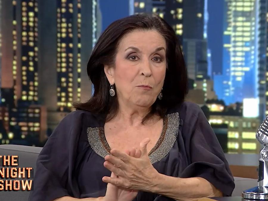 Νένα Μεντή: «Έχω ελάχιστους φίλους αλλά δεν έχω γυναίκες. Στο παρελθόν είχα αλλά μάλλον είμαι σκύλα»