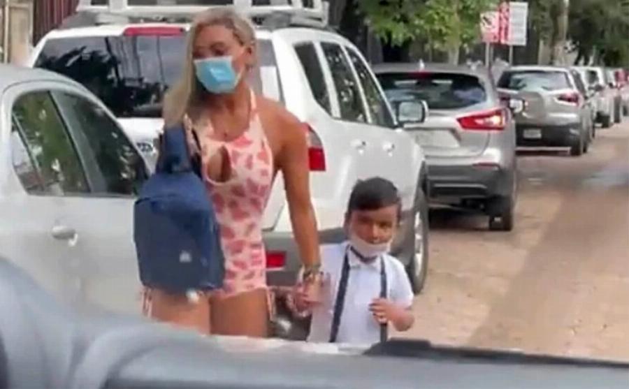 Γονείς αντέδρασαν στην εμφάνιση μητέρας στο σχολείο: Την μαγνητοσκόπησαν κρυφά και την ανέβασαν στο διαδίκτυο