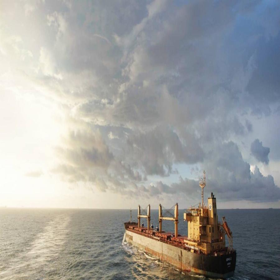 Με λένε Κώστα, γύρισα απ’τα καράβια και βρήκα τη σύζυγό μου με παιδί από άλλον. Θέλει να το μεγαλώσουμε μαζί