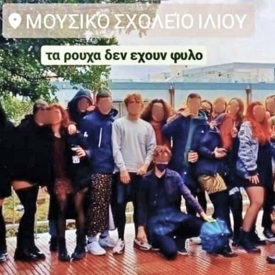 “Eίμαι περήφανη μητέρα”: Το γύρο του διαδικτύου κάνει η μητέρα του αγοριού που πήγε στο σχολείο φορώντας φούστα