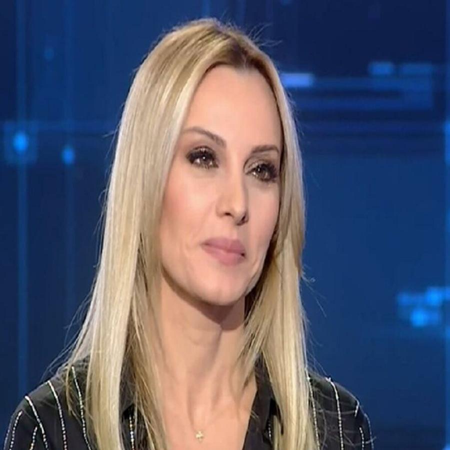 Πέγκυ Ζήνα: Το «θαύμα» με το μουσικό ταλέντο, η κόντρα με την οικογένεια της Βίκυς Μοσχολιού και η απώλεια που την τσάκισε λίγο πριν γεννήσει