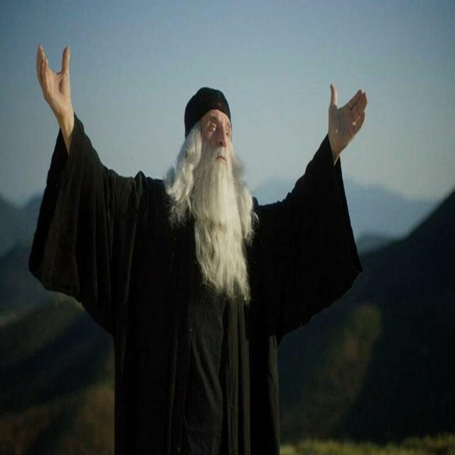 Ο Νικήτας Τσακίρογλου μιλάει για πρώτη φορά για τον ρόλο του Αγίου Αρσενίου και συγκινεί – «Είναι ευλογία»