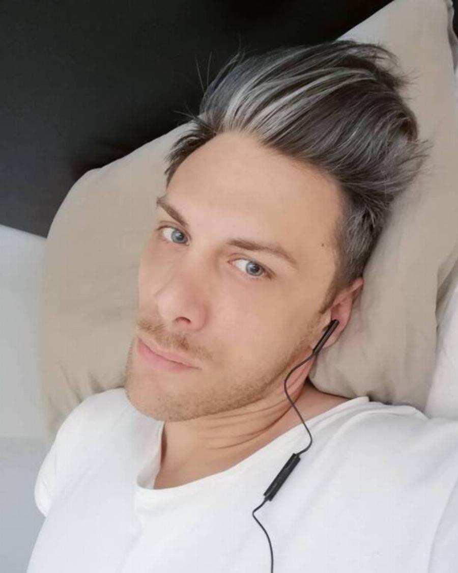 Νότης Χριστοδούλου: «Η μητέρα μου δεν αποδέχτηκε ότι είμαι ομοφυλόφιλος, στο σπίτι υποδυόμουν έναν στρέιτ»